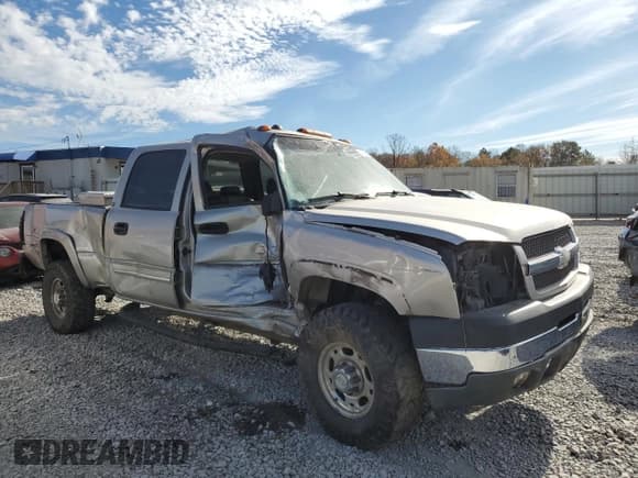 ✅ 2004 Chevrolet Silverado 2500HD LS • VIN: 1GCHK23124F119653 • Lot: 92256905. Wystawiony na Copart z przebiegiem Nie podano. Bezpłatny archiwum sprzedaży aukcyjnych z USA i szczegółowy raport historii pojazdu na DreamBid. Zdjęcie 4.