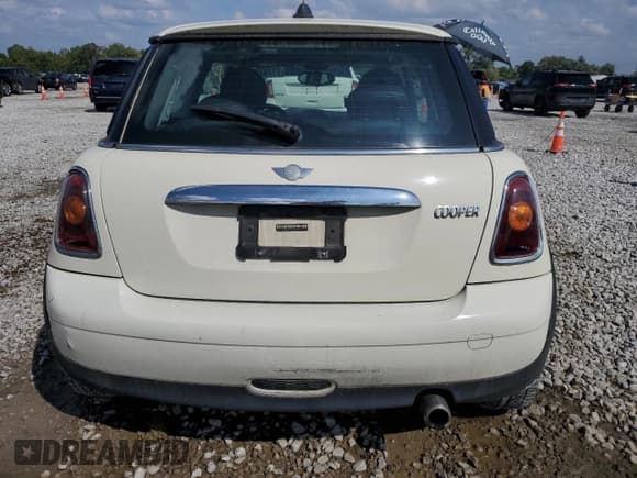 ✅ 2008 MINI Hardtop • VIN: WMWMF33548TT68231 • Lot: 71797275. Listed on Copart with 148,077 mi. Free auction sales archive from the USA and detailed vehicle history report at DreamBid. Image 6.