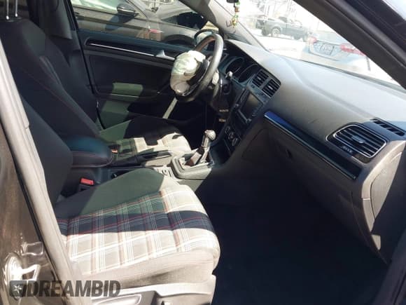 ✅ 2017 Volkswagen Golf GTI S • VIN: 3VW547AU7HM066085 • Лот: 43086626. Опубликован ранее на IAAI с пробегом 133 629 миль. Бесплатный доступ к архиву аукционных продаж из США и подробный отчёт об истории автомобиля на DreamBid. Изображение 5.