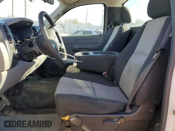 ✅ 2007 Chevrolet Silverado 1500 • VIN: 1GCEC14J27Z537903 • Лот: 84207774. Опубликован ранее на Copart с пробегом 250 430 миль. Бесплатный доступ к архиву аукционных продаж из США и подробный отчёт об истории автомобиля на DreamBid. Изображение 7.