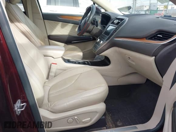 ✅ 2017 Lincoln MKC Select • VIN: 5LMCJ2D94HUL12463 • Лот: 43749231. Опубликован ранее на IAAI с пробегом 100 781 миль. Бесплатный доступ к архиву аукционных продаж из США и подробный отчёт об истории автомобиля на DreamBid. Изображение 5.