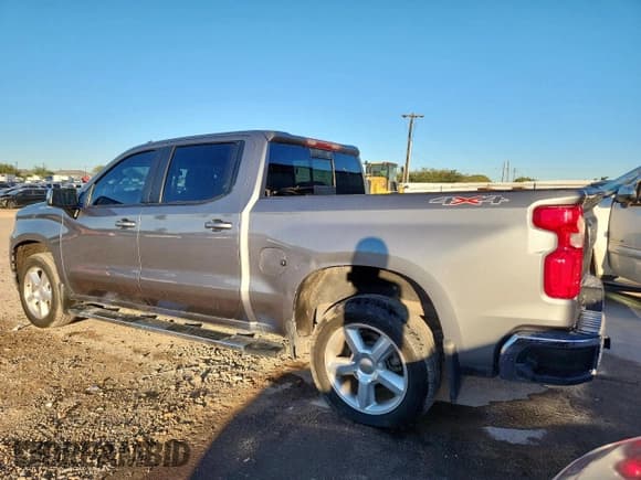 ✅ 2020 Chevrolet Silverado 1500 LT • VIN: 3GCUYDET8LG188609 • Lot: 92361715. Listed on Copart with 152,126 mi. Free auction sales archive from the USA and detailed vehicle history report at DreamBid. Image 2.