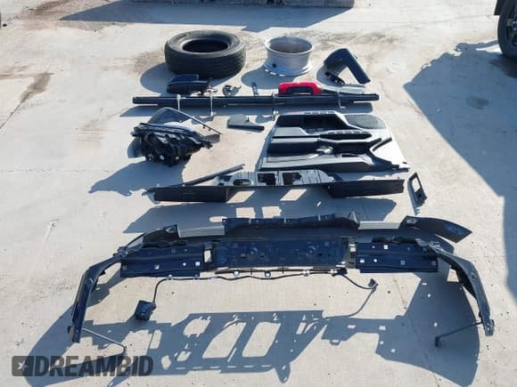 ✅ 2024 Toyota Tacoma SR • VIN: 3TYKD5HNXRT008289 • Lot: 42406937. Wystawiony na IAAI z przebiegiem 7 397 mil. Bezpłatny archiwum sprzedaży aukcyjnych z USA i szczegółowy raport historii pojazdu na DreamBid. Zdjęcie 12.