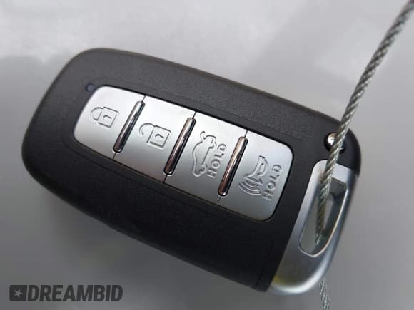 ✅ 2013 Hyundai Azera • VIN: KMHFG4JG3DA221676 • Lot: 42640884. Listed on IAAI with 212,216 mi. Free auction sales archive from the USA and detailed vehicle history report at DreamBid. Image 11.