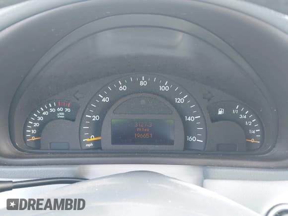 ✅ 2004 Mercedes-Benz C 240 • VIN: WDBRF61J94A563417 • Lot: 42622635. Wystawiony na IAAI z przebiegiem 198 000 mil. Bezpłatny archiwum sprzedaży aukcyjnych z USA i szczegółowy raport historii pojazdu na DreamBid. Zdjęcie 7.