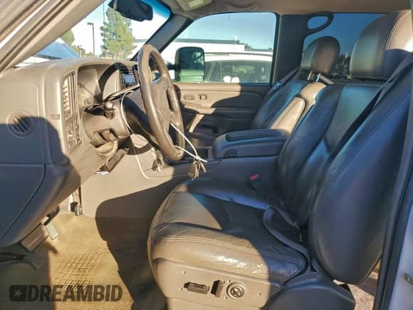 ✅ 2004 Chevrolet Silverado 2500HD Work Truck • VIN: 1GCHC23U04F179275 • Лот: 95805925. Опубликован ранее на Copart с пробегом 260 462 миль. Бесплатный доступ к архиву аукционных продаж из США и подробный отчёт об истории автомобиля на DreamBid. Изображение 7.