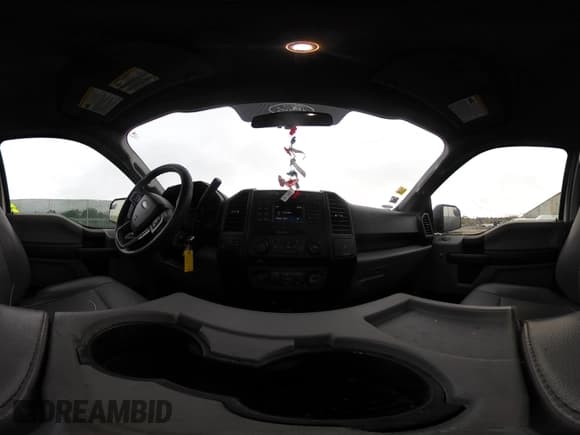 ✅ 2017 Ford F-150 XL • VIN: 1FTMF1E80HKD56985 • Lot: 43636251. Wystawiony na IAAI z przebiegiem 169 726 mil. Bezpłatny archiwum sprzedaży aukcyjnych z USA i szczegółowy raport historii pojazdu na DreamBid. Zdjęcie 19.