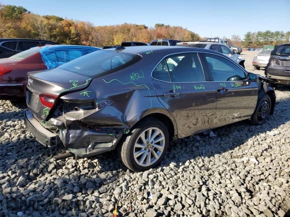 ✅ 2023 Toyota Camry LE • VIN: 4T1C11BK3PU102583 • Lot: 90021355. Wystawiony na Copart z przebiegiem 58 782 mil. Bezpłatny archiwum sprzedaży aukcyjnych z USA i szczegółowy raport historii pojazdu na DreamBid. Zdjęcie 3.