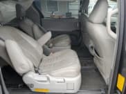 ✅ 2013 Toyota Sienna XLE • VIN: 5TDDK3DC9DS067541 • Lot: 90489285. Wystawiony na Copart z przebiegiem 240 426 mil. Bezpłatny archiwum sprzedaży aukcyjnych z USA i szczegółowy raport historii pojazdu na DreamBid. Zdjęcie 11.