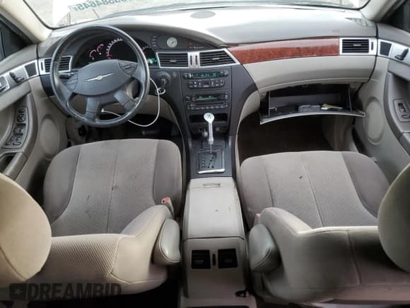 ✅ 2005 Chrysler Pacifica Touring • VIN: 2C8GM684X5R246000 • Lot: 85584645. Wystawiony na Copart z przebiegiem 221 811 mil. Bezpłatny archiwum sprzedaży aukcyjnych z USA i szczegółowy raport historii pojazdu na DreamBid. Zdjęcie 8.