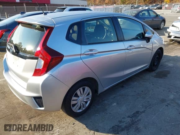 ✅ 2016 Honda Fit LX • VIN: JHMGK5H5XGX019824 • Lot: 43595707. Listed on IAAI with 137,973 mi. Free auction sales archive from the USA and detailed vehicle history report at DreamBid. Image 4.