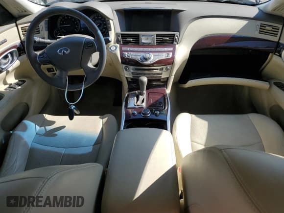 ✅ 2018 Infiniti Q70 Luxe • VIN: JN1BY1ARXJM220134 • Лот: 80606965. Опубликован ранее на Copart с пробегом 55 195 миль. Бесплатный доступ к архиву аукционных продаж из США и подробный отчёт об истории автомобиля на DreamBid. Изображение 8.