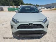 ✅ 2022 Toyota RAV4 XLE • VIN: 2T3P1RFVXNW287756 • Lot: 80610055. Wystawiony na Copart z przebiegiem 75 026 mil. Bezpłatny archiwum sprzedaży aukcyjnych z USA i szczegółowy raport historii pojazdu na DreamBid. Zdjęcie 5.