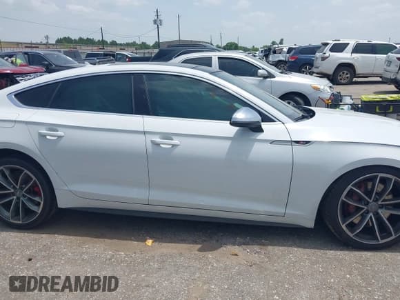 ✅ 2018 Audi S5 Sportback Prestige • VIN: WAUC4CF56JA059634 • Lot: 42562770. Wystawiony na IAAI z przebiegiem 61 320 mil. Bezpłatny archiwum sprzedaży aukcyjnych z USA i szczegółowy raport historii pojazdu na DreamBid. Zdjęcie 13.