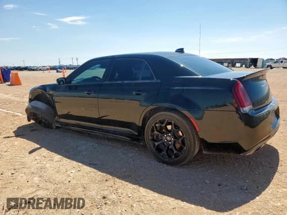 ✅ 2019 Chrysler 300 S • VIN: 2C3CCABT0KH560220 • Lot: 80798945. Wystawiony na Copart z przebiegiem 108 486 mil. Bezpłatny archiwum sprzedaży aukcyjnych z USA i szczegółowy raport historii pojazdu na DreamBid. Zdjęcie 2.