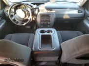 ✅ 2007 Chevrolet Suburban LS • VIN: 1GNFC16J77R353128 • Lot: 78445354. Wystawiony na Copart z przebiegiem 240 597 mil. Bezpłatny archiwum sprzedaży aukcyjnych z USA i szczegółowy raport historii pojazdu na DreamBid. Zdjęcie 8.