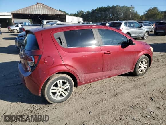 ✅ 2015 Chevrolet Sonic LT • VIN: 1G1JC6SB9F4115056 • Lot: 86818485. Wystawiony na Copart z przebiegiem 109 605 mil mil. Skorzystaj z bezpłatnego archiwum sprzedaży aukcyjnych z USA i zobacz szczegółowy raport historii pojazdu na DreamBid. Zdjęcie 3.