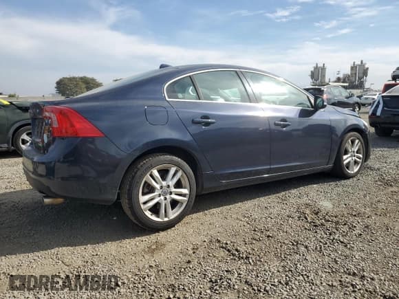✅ 2013 Volvo S60 T5 Premier • VIN: YV1612FS9D1217892 • Lot: 92730235. Wystawiony na Copart z przebiegiem 91 457 mil. Bezpłatny archiwum sprzedaży aukcyjnych z USA i szczegółowy raport historii pojazdu na DreamBid. Zdjęcie 3.