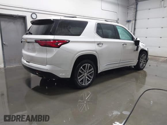 ✅ 2023 Chevrolet Traverse High Country • VIN: 1GNEVNKWXPJ176247 • Lot: 41515012. Wystawiony na IAAI z przebiegiem 69 663 mil. Bezpłatny archiwum sprzedaży aukcyjnych z USA i szczegółowy raport historii pojazdu na DreamBid. Zdjęcie 4.