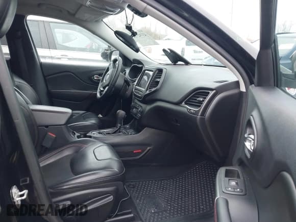 ✅ 2020 Jeep Cherokee Trailhawk • VIN: 1C4PJMBX8LD500952 • Lot: 43742734. Listed on IAAI with 78,459 mi. Free auction sales archive from the USA and detailed vehicle history report at DreamBid. Image 5.