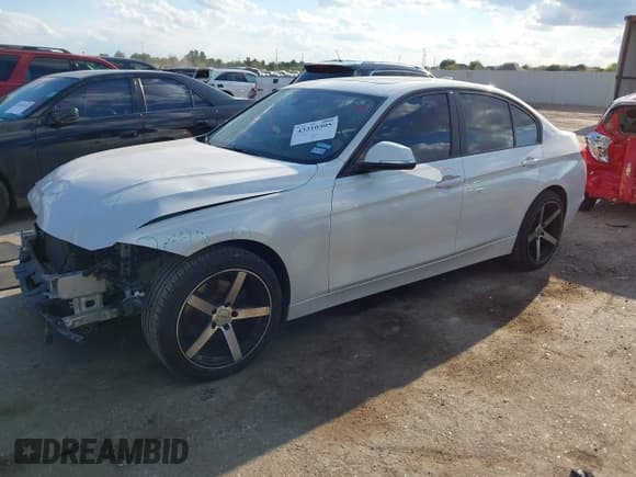 ✅ 2015 BMW 3 Series 328i • VIN: WBA3A5G52FNS86922 • Лот: 43310305. Опубликован ранее на IAAI с пробегом 153 339 миль. Бесплатный доступ к архиву аукционных продаж из США и подробный отчёт об истории автомобиля на DreamBid. Изображение 18.