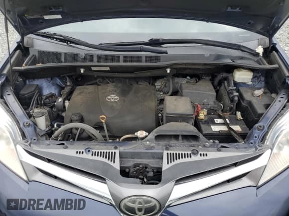 ✅ 2019 Toyota Sienna XLE • VIN: 5TDDZ3DC0KS220381 • Lot: 67970035. Wystawiony na Copart z przebiegiem 194 481 mil. Bezpłatny archiwum sprzedaży aukcyjnych z USA i szczegółowy raport historii pojazdu na DreamBid. Zdjęcie 12.