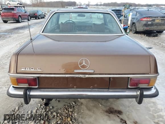 ✅ 1973 Mercedes-Benz 280 • VIN: 11407312001955 • Lot: 43451295. Wystawiony na Copart z przebiegiem 37 351 mil. Bezpłatny archiwum sprzedaży aukcyjnych z USA i szczegółowy raport historii pojazdu na DreamBid. Zdjęcie 6.