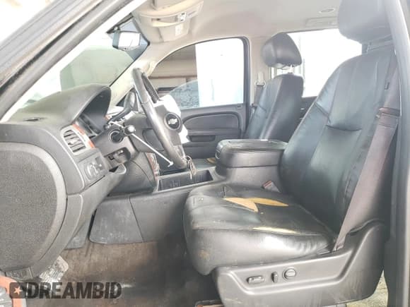 ✅ 2014 Chevrolet Suburban LT • VIN: 1GNSCJE09ER183097 • Lot: 73042954. Wystawiony na Copart z przebiegiem 75 848 mil. Bezpłatny archiwum sprzedaży aukcyjnych z USA i szczegółowy raport historii pojazdu na DreamBid. Zdjęcie 7.