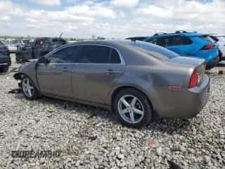 2011 Chevrolet Malibu 1LS z VIN 1G1ZB5E14BF212845, wystawiony jako Copart lot #55453775 z przebiegiem 126 568 mil mil oraz Czysty tytuł • Clean title. Historia ofert i sprzedaży dostępna na DreamBid. Obrazek 2.