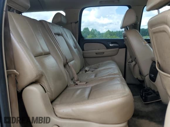 ✅ 2008 Chevrolet Suburban 3LT • VIN: 3GNFC16J38G260091 • Lot: 65715635. Listed on Copart with 254,945 mi. Free auction sales archive from the USA and detailed vehicle history report at DreamBid. Image 11.