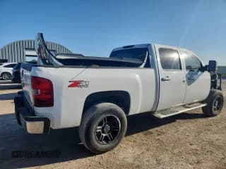 ✅ 2008 Chevrolet Silverado 2500HD LTZ • VIN: 1GCHK23638F197165 • Lot: 84280195. Wystawiony na Copart z przebiegiem 246 035 mil. Bezpłatny archiwum sprzedaży aukcyjnych z USA i szczegółowy raport historii pojazdu na DreamBid. Zdjęcie 3.