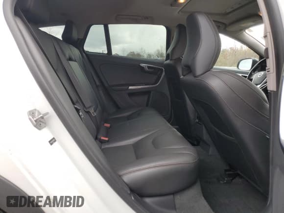 ✅ 2015 Volvo V60 T5 • VIN: YV4612HK8F1000451 • Лот: 92494175. Опубликован ранее на Copart с пробегом 107 757 миль. Бесплатный доступ к архиву аукционных продаж из США и подробный отчёт об истории автомобиля на DreamBid. Изображение 10.