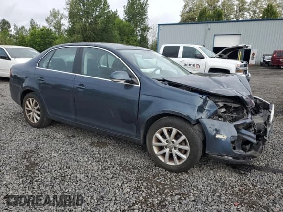 ✅ 2010 Volkswagen Jetta Limited Edition • VIN: 3VWRX7AJ9AM028541 • Lot: 57479605. Listed on Copart with 109,698 mi. Free auction sales archive from the USA and detailed vehicle history report at DreamBid. Image 4.