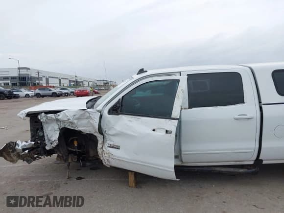 ✅ 2018 Chevrolet Silverado 1500 LT • VIN: 1GCPCREC4JF216526 • Lot: 43520727. Wystawiony na IAAI z przebiegiem 51 430 mil. Bezpłatny archiwum sprzedaży aukcyjnych z USA i szczegółowy raport historii pojazdu na DreamBid. Zdjęcie 6.