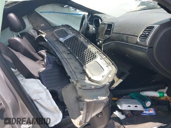 ✅ 2020 Jeep Grand Cherokee Limited • VIN: 1C4RJFBG7LC146982 • Лот: 42695656. Опубликован ранее на IAAI с пробегом 131 227 миль. Бесплатный доступ к архиву аукционных продаж из США и подробный отчёт об истории автомобиля на DreamBid. Изображение 5.