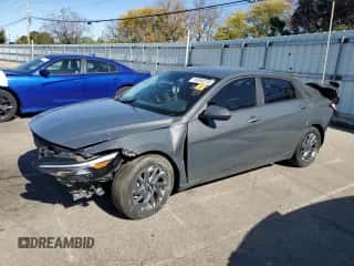 2024 Hyundai Elantra SEL with VIN KMHLM4DG4RU735890, listed as a Copart auction lot 90094075 with 9,813 mi miles and Clean title. Bid and sale history available at DreamBid. Image 1.