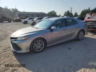 2020 Toyota Camry XLE z VIN 4T1F11AK3LU913454, wystawiony jako Copart lot #62261445 z przebiegiem 117 342 mil mil oraz Szkoda całkowita • Salvage title. Historia ofert i sprzedaży dostępna na DreamBid. Obrazek 1.