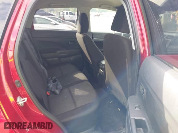 ✅ 2021 Mitsubishi Outlander ES • VIN: JA4ARUAU3MU004426 • Lot: 43292554. Listed on IAAI with 72,167 mi. Free auction sales archive from the USA and detailed vehicle history report at DreamBid. Image 8.