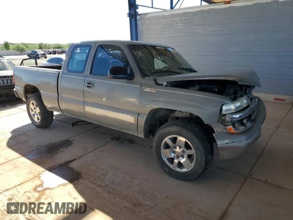 ✅ 2002 Chevrolet Silverado 1500 LS • VIN: 1GCEC19V12Z239654 • Lot: 90499805. Wystawiony na Copart z przebiegiem 196 810 mil mil. Skorzystaj z bezpłatnego archiwum sprzedaży aukcyjnych z USA i zobacz szczegółowy raport historii pojazdu na DreamBid. Zdjęcie 4.