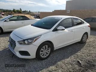 ✅ 2021 Hyundai Accent SE • VIN: 3KPC24A68ME142255 • Lot: 67384943. Wystawiony na Copart z przebiegiem 55 067 mil. Bezpłatny archiwum sprzedaży aukcyjnych z USA i szczegółowy raport historii pojazdu na DreamBid. Zdjęcie 1.
