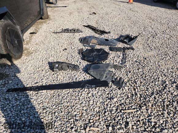 ✅ 2024 Tesla Cybertruck Cyberbeast • VIN: 7G2CEHEE5RA032114 • Lot: 87061565. Listed on Copart with 25,758 mi. Free auction sales archive from the USA and detailed vehicle history report at DreamBid. Image 12.