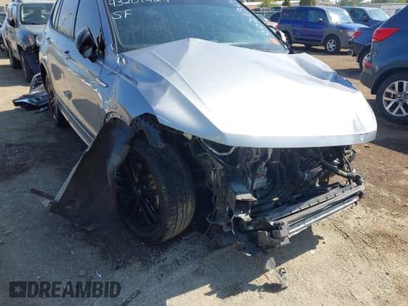 ✅ 2022 Volkswagen Tiguan SE R-Line Black • VIN: 3VV8B7AX0NM002130 • Лот: 43201424. Опубликован ранее на IAAI с пробегом 27 739 миль. Бесплатный доступ к архиву аукционных продаж из США и подробный отчёт об истории автомобиля на DreamBid. Изображение 18.