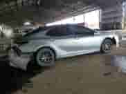 2022 Toyota Camry SE z VIN 4T1G11AK0NU621820, wystawiony jako Copart lot #86604205 z przebiegiem 101 107 mil mil oraz Szkoda całkowita • Salvage title. Historia ofert i sprzedaży dostępna na DreamBid. Obrazek 3.