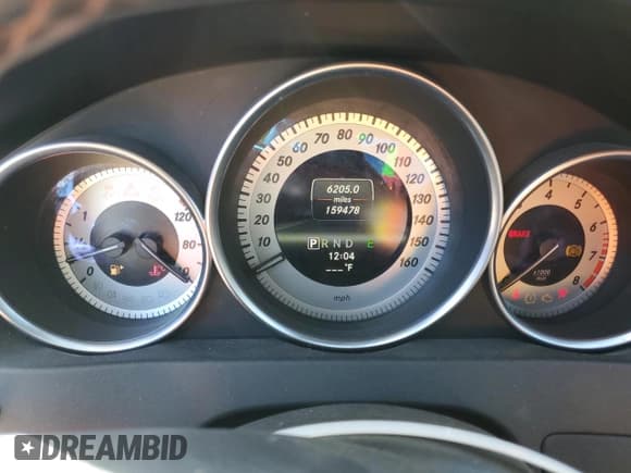 ✅ 2013 Mercedes-Benz C 250 Sport • VIN: WDDGF4HB9DG018770 • Lot: 82600445. Wystawiony na Copart z przebiegiem 159 478 mil. Bezpłatny archiwum sprzedaży aukcyjnych z USA i szczegółowy raport historii pojazdu na DreamBid. Zdjęcie 9.