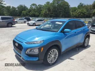 2021 Hyundai Kona SEL Plus z VIN KM8K62AA4MU607765, wystawiony jako Copart lot #66205845 z przebiegiem 13 618 mil mil oraz Nie do naprawy • Non repairable. Historia ofert i sprzedaży dostępna na DreamBid. Obrazek 1.
