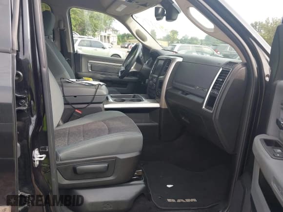 ✅ 2018 Ram 1500 Big Horn • VIN: 1C6RR7LT8JS158725 • Lot: 43053175. Wystawiony na IAAI z przebiegiem 77 773 mil. Bezpłatny archiwum sprzedaży aukcyjnych z USA i szczegółowy raport historii pojazdu na DreamBid. Zdjęcie 5.