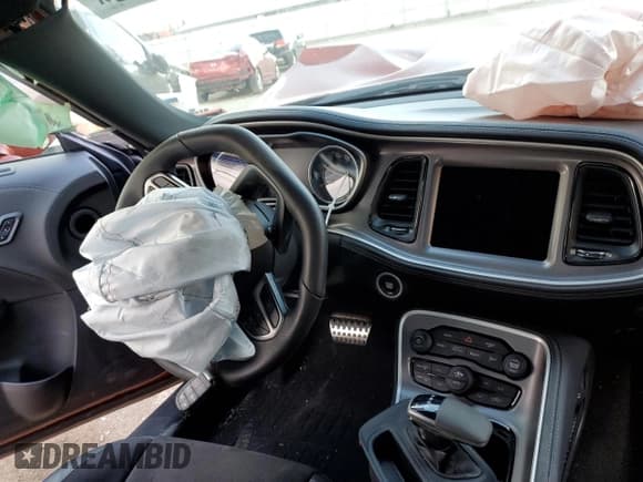 ✅ 2022 Dodge Challenger R/T • VIN: 2C3CDZBT6NH113049 • Lot: 67957622. Wystawiony na Copart z przebiegiem 4 131 mil. Bezpłatny archiwum sprzedaży aukcyjnych z USA i szczegółowy raport historii pojazdu na DreamBid. Zdjęcie 8.