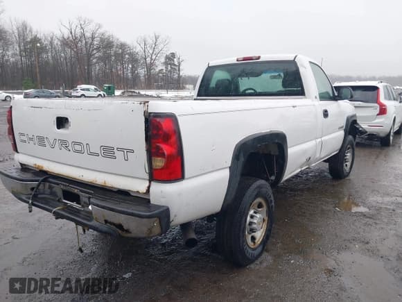 ✅ 2004 Chevrolet Silverado 2500HD Work Truck • VIN: 1GCHK24U14E121568 • Лот: 41572079. Опубликован ранее на IAAI с пробегом 122 730 миль. Бесплатный доступ к архиву аукционных продаж из США и подробный отчёт об истории автомобиля на DreamBid. Изображение 4.