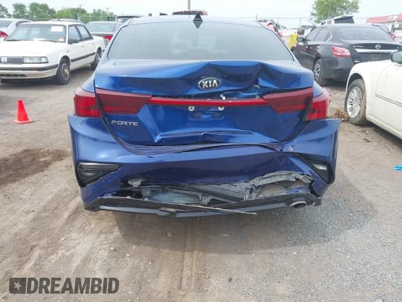✅ 2021 Kia Forte LXS • VIN: 3KPF24ADXME291584 • Lot: 39272582. Wystawiony na IAAI z przebiegiem 88 833 mil. Bezpłatny archiwum sprzedaży aukcyjnych z USA i szczegółowy raport historii pojazdu na DreamBid. Zdjęcie 6.