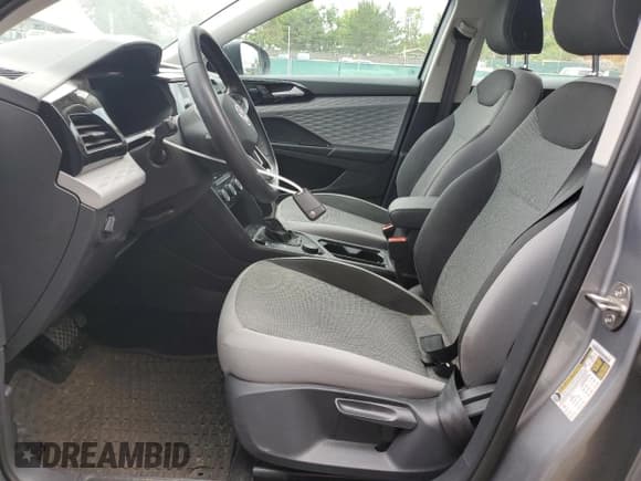 ✅ 2023 Volkswagen Taos S • VIN: 3VVMX7B28PM360825 • Lot: 64796015. Wystawiony na Copart z przebiegiem 9 009 mil. Bezpłatny archiwum sprzedaży aukcyjnych z USA i szczegółowy raport historii pojazdu na DreamBid. Zdjęcie 7.